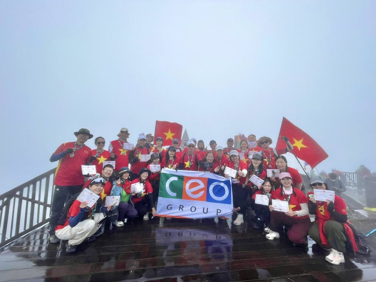 Người CEO Group chinh phục 'nóc nhà Đông Dương' - Tập đoàn CEO Người CEO Group chinh phục 'nóc nhà Đông Dương' - Tập đoàn CEO